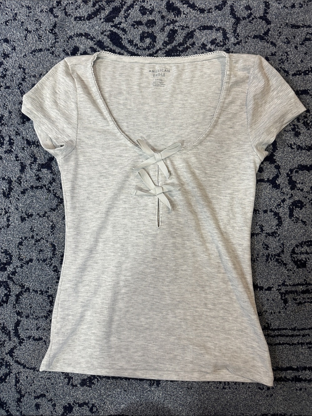 American Eagle Outfitters Light Gray Ribbed Tie-Front Scoop Tee size small